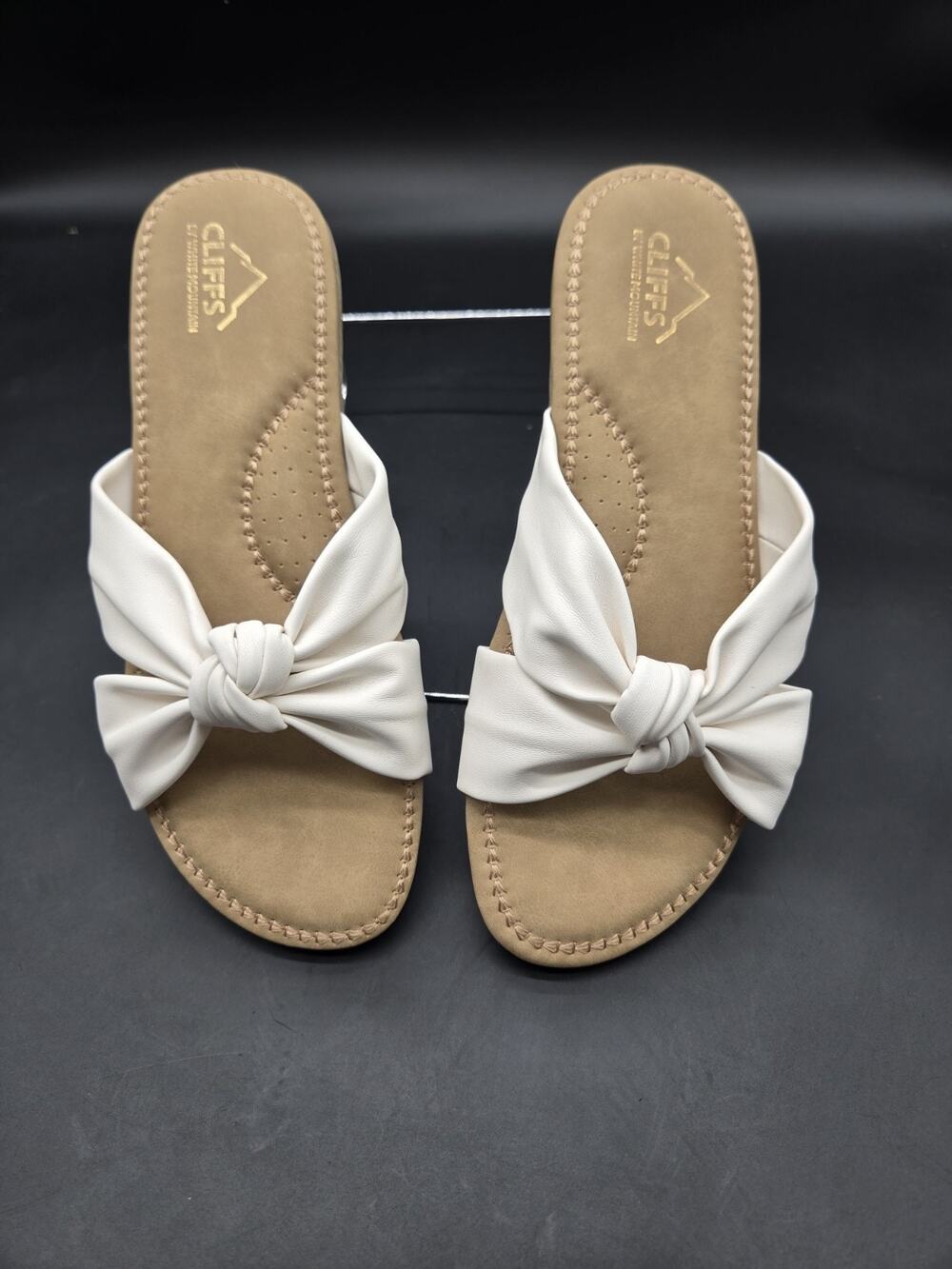 Cliffs by White Mountain Women's white Faux Leather Bow Sandals 8.5 #142